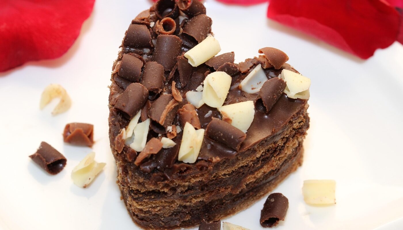 Торт «Пряничный домик»: идеальный десерт на 8 марта, без выпечки и прочих хлопот