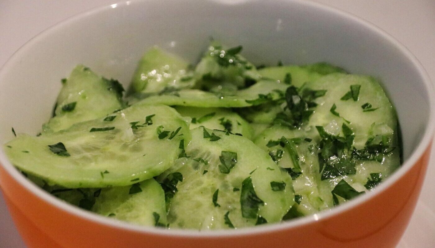 Салат «Минутка» для любого праздника: весеннее угощение для нежданных гостей