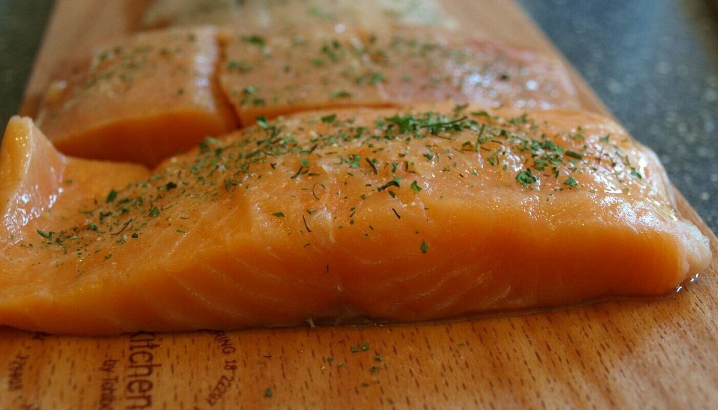 Ароматная семга слабой соли по домашнему рецепту: рыбка просто тает во рту