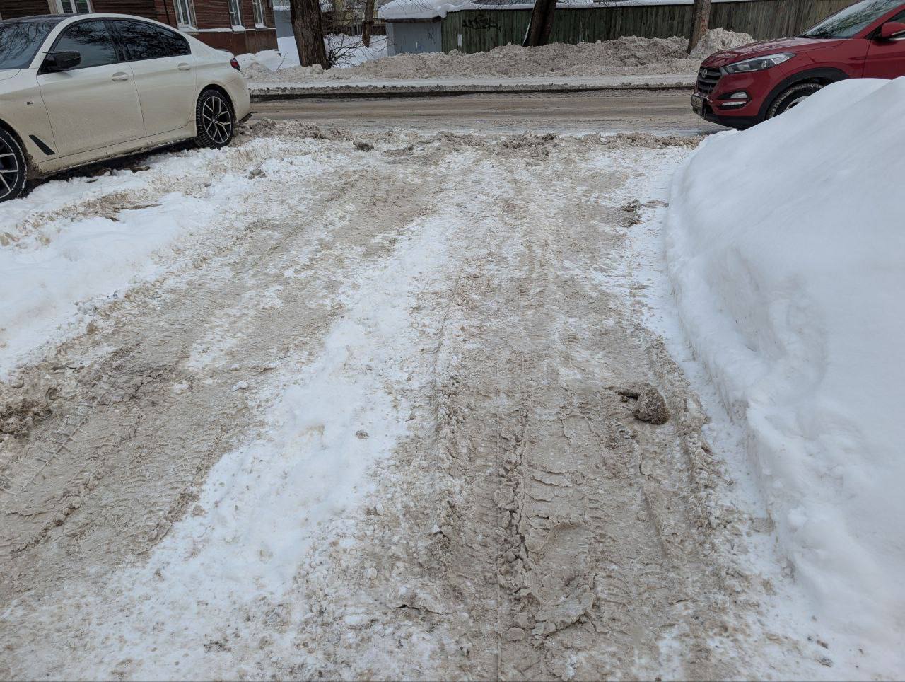 Названы дворы Вологды, где хуже всего убирают снег