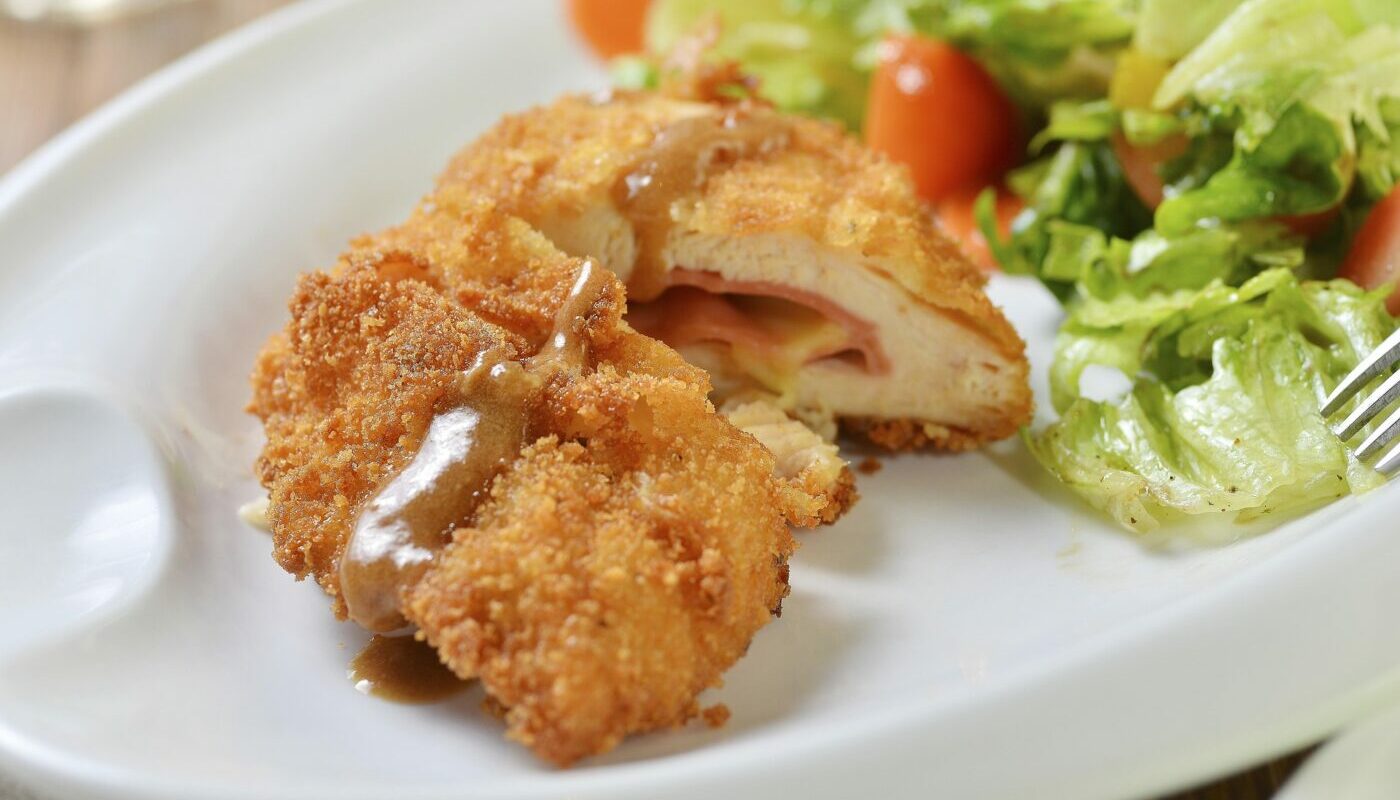 Пожарские котлеты с необычной корочкой и сочной начинкой внутри: простой рецепт