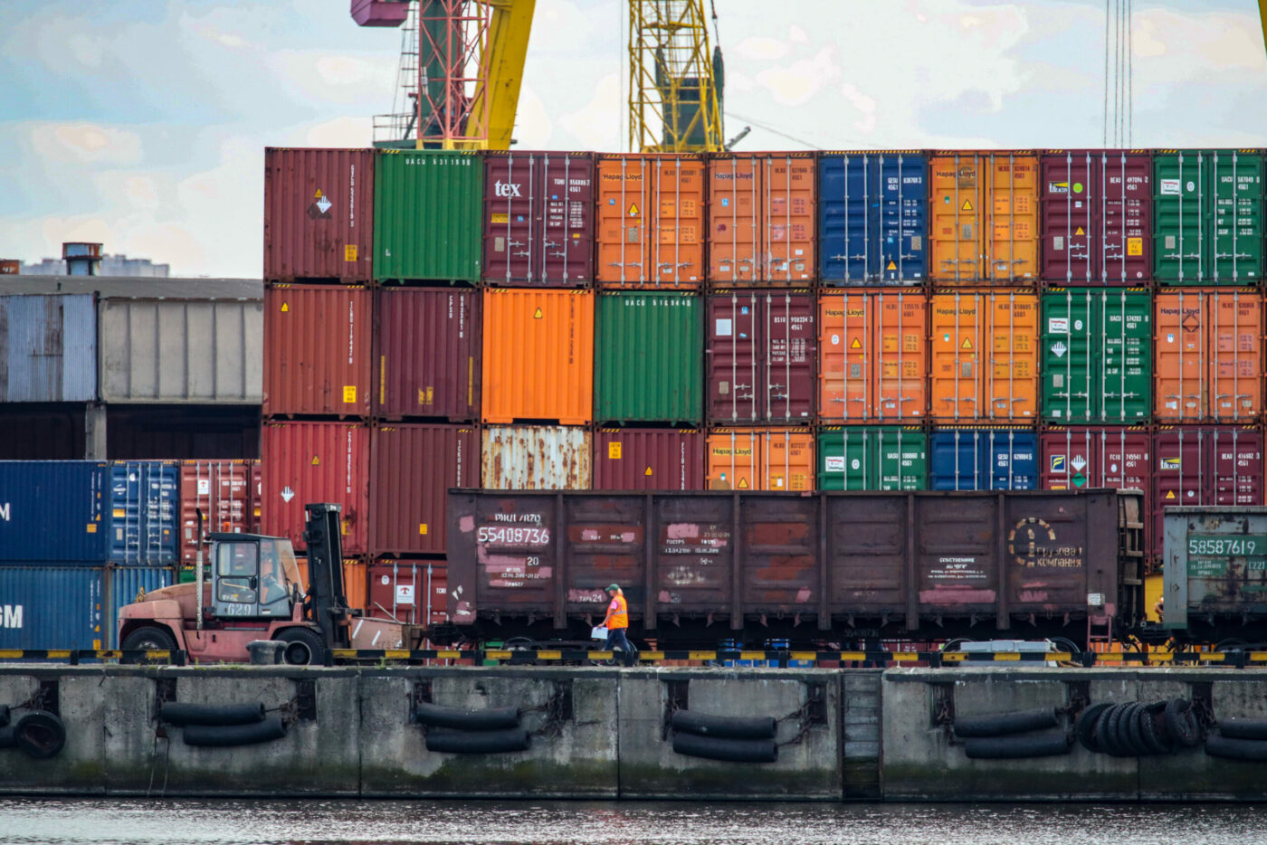 Российские дачники начали активно скупать морские контейнеры