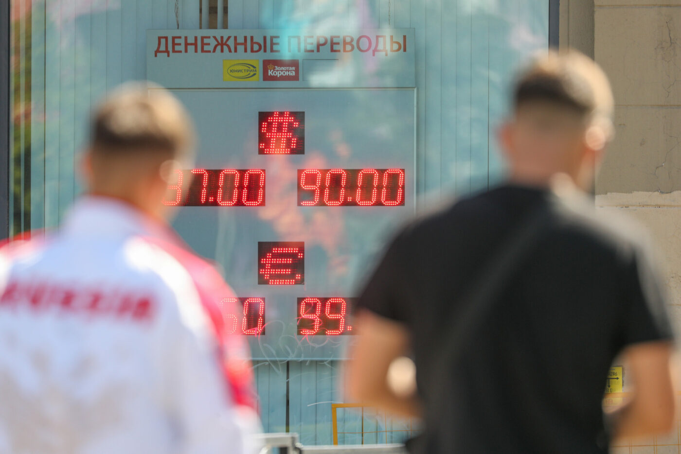 Аномалия валютного рынка. Почему падает рубль, когда нефть дорожает