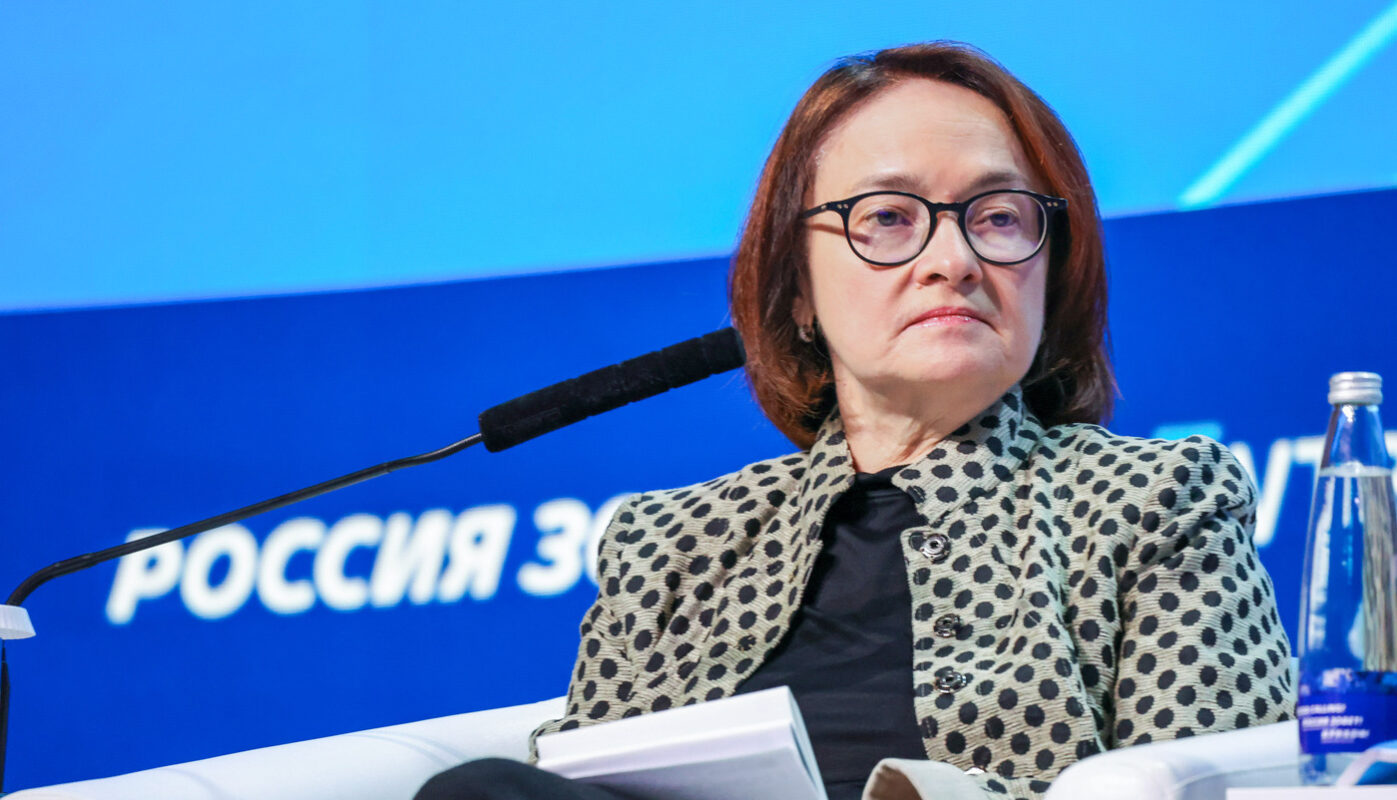 Эльвира Набиуллина резко поменяла свою позицию в споре банков и маркетплейсов по скидкам