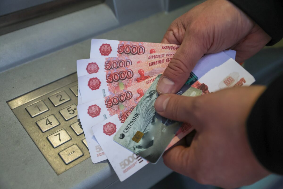 Российских вкладчиков предупредили о риске лишиться выплаты детского пособия