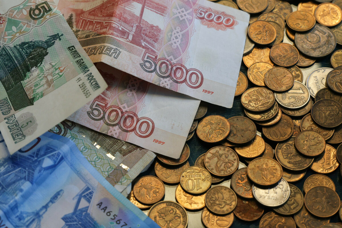 Девальвации началась. Решение о будущем рубля будет принято после 20 марта