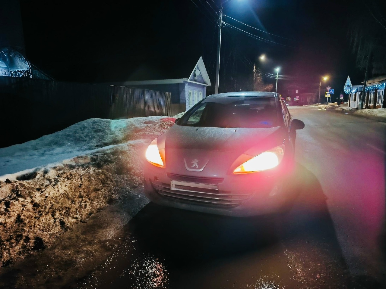 В Череповце машина сбила двух девочек