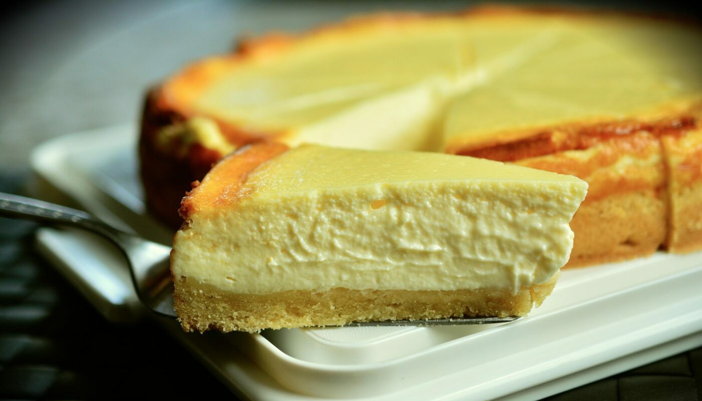 Творожная запеканка, как из школьной столовой: сытный завтрак за 30 минут