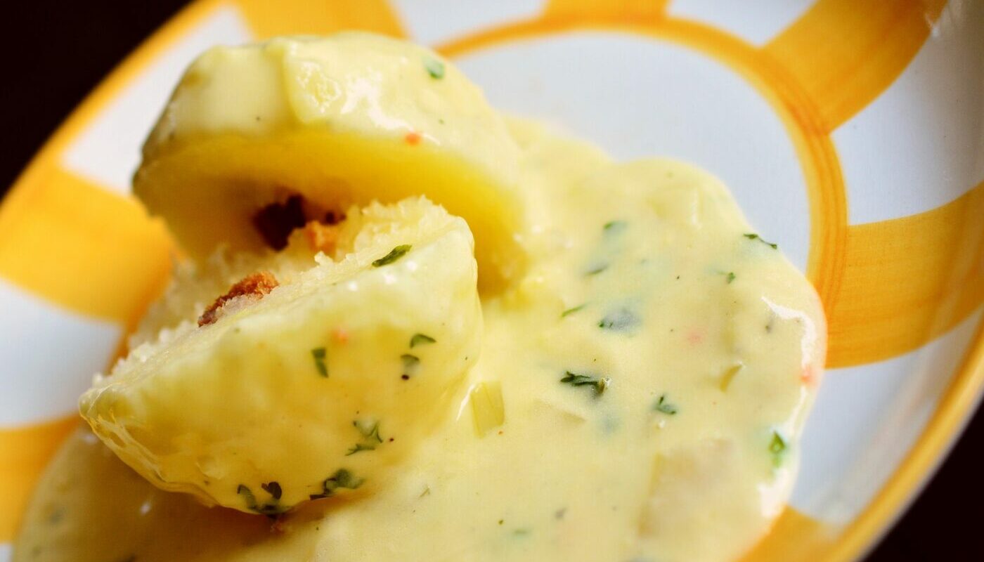 Картофельные шарики с сыром и зеленью: сытный гарнир к мясу или рыбе