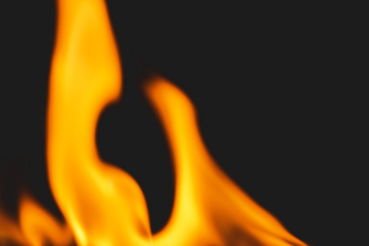 Семья с пятью детьми осталась без крыши над головой