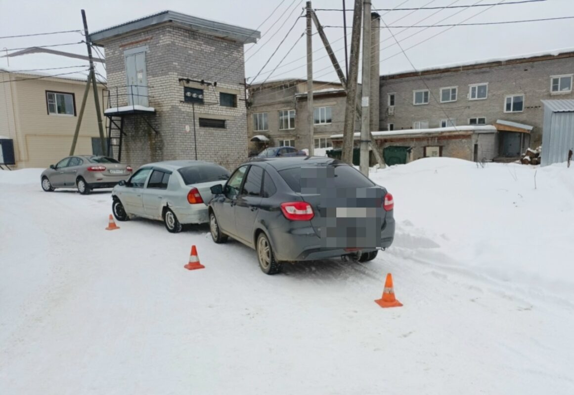 Дико пьяная женщина устроила ДТП