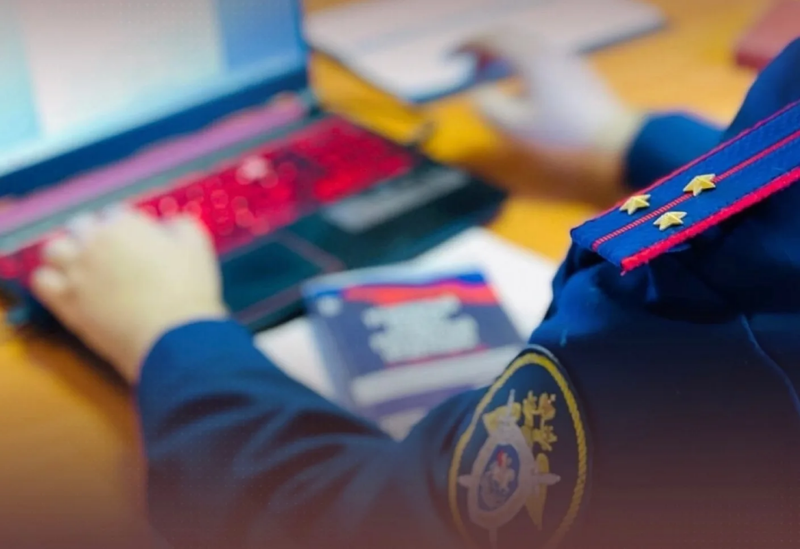 Школьницы полгода воровали, залезая через форточку