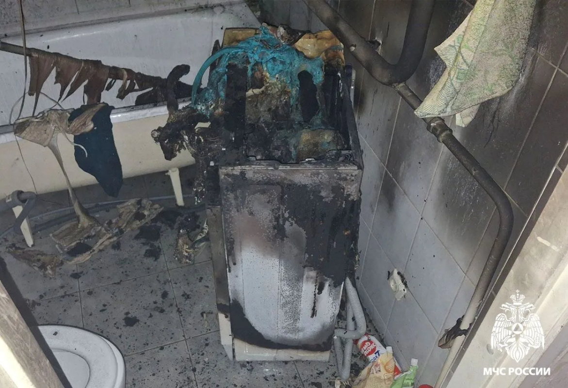 Горящая стиральная машина чуть не погубила бабушку с внучкой