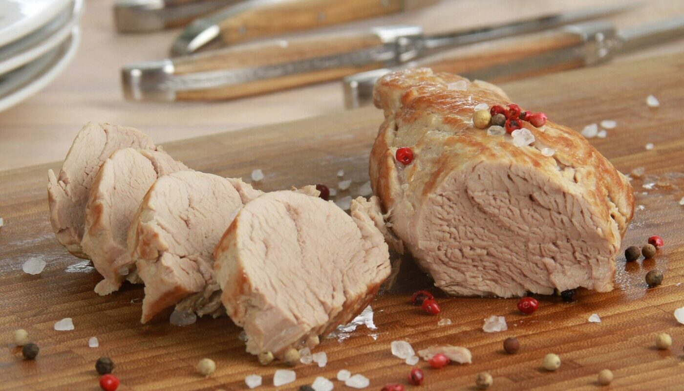 ПП-буженина из куриного филе за 12 минут: самый быстрый способ приготовить сочное мясо