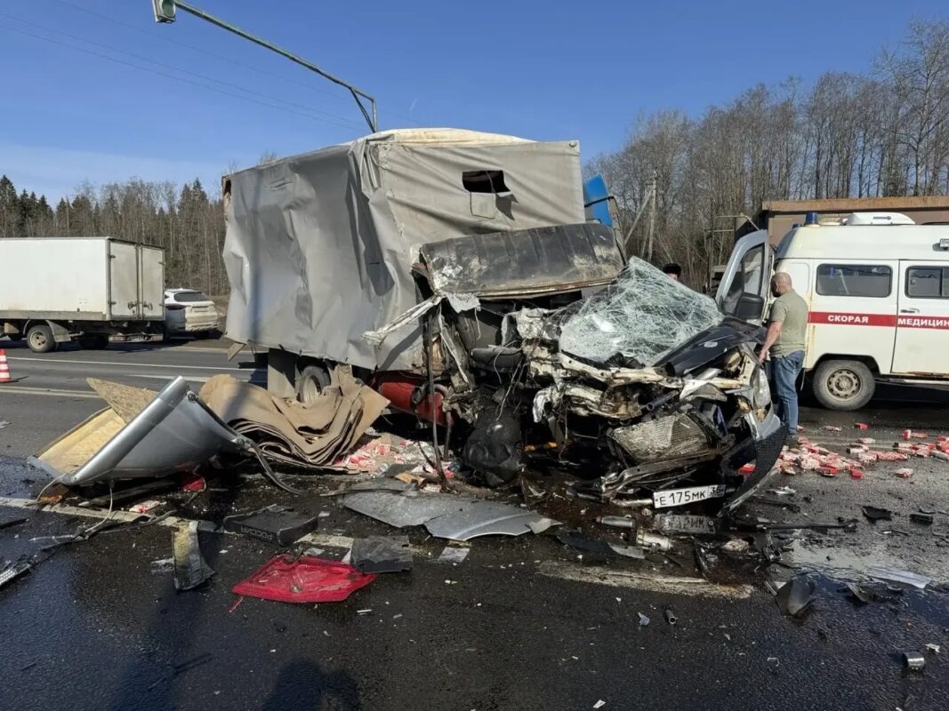 Клюква в сахаре рассыпалась в результате ДТП в Вологодской области