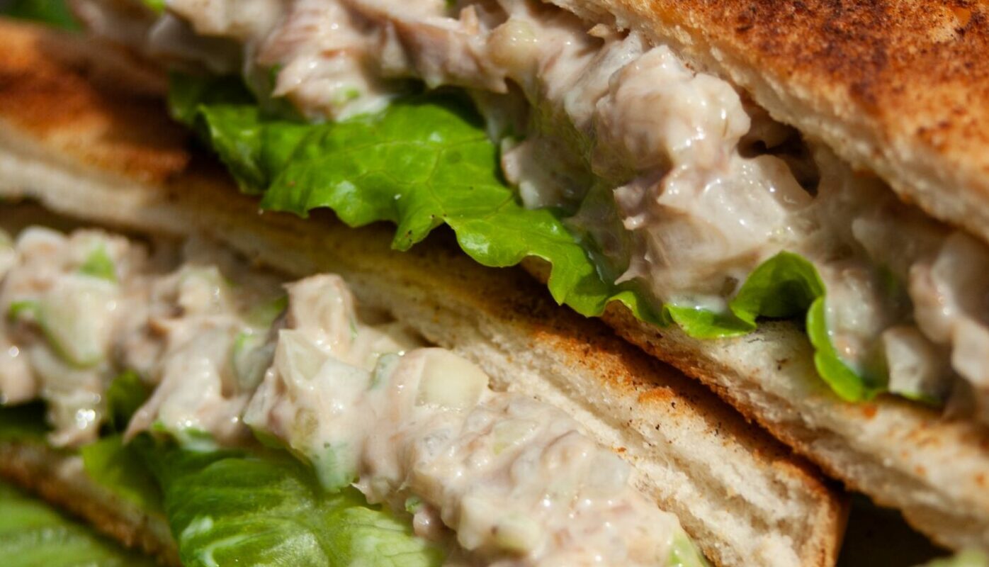 Чиабатта с мясной начинкой: быстрый пирог, который гости съедят моментально