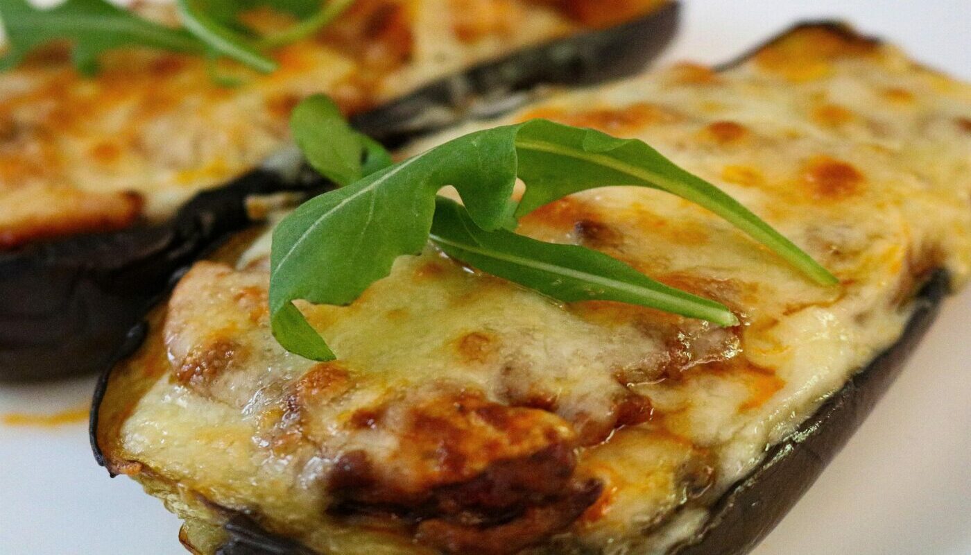 Лодочки из баклажанов с сочной начинкой: ПП-завтрак, обед или ужин без вреда для фигуры