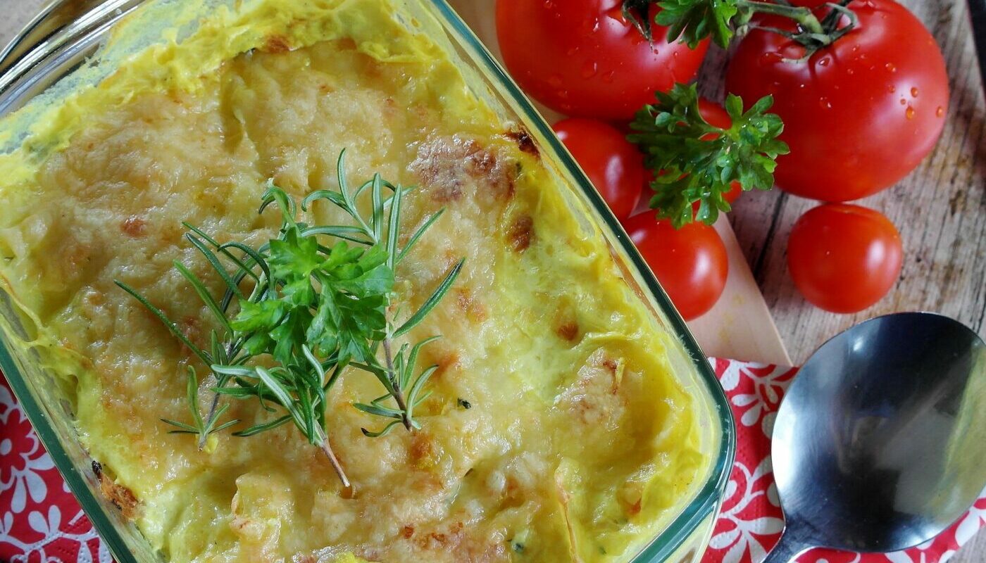 Картофельная запеканка с мясом и овощами в духовке: сытное блюдо для завтрака, обеда или ужина