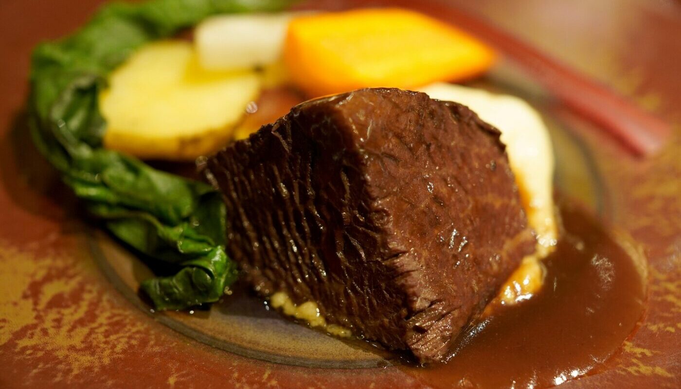 Готовим мясо «Бефстроганов», как в СССР: популярное блюдо из нашего детства