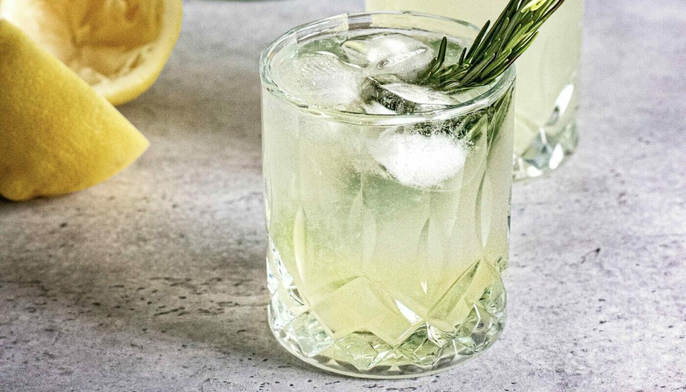 Домашний лимонад без консервантов и красителей: идеальный напиток к пикнику на свежем воздухе