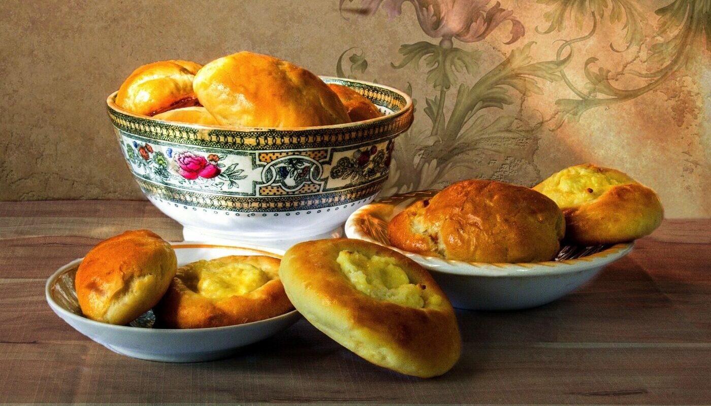 Пирожки с капустой на каждый день: простое тесто и сочная начинка