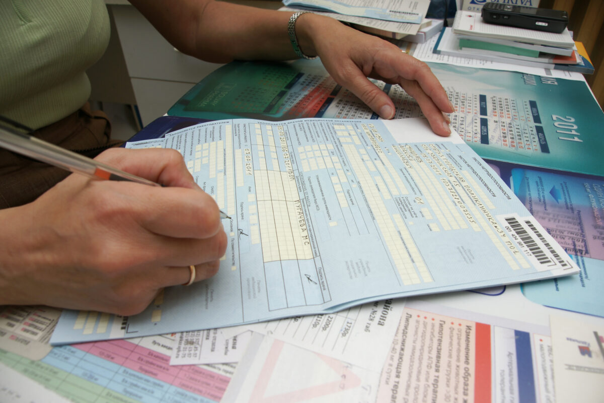 В России с 1 июля изменится порядок назначения больничных и декретных выплат