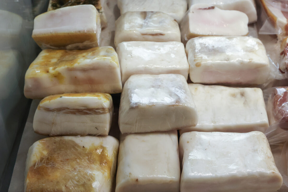 Даже самое жесткое сало станет мягким и нежным: два рецепта, которые превратят продукт в кулинарный шедевр