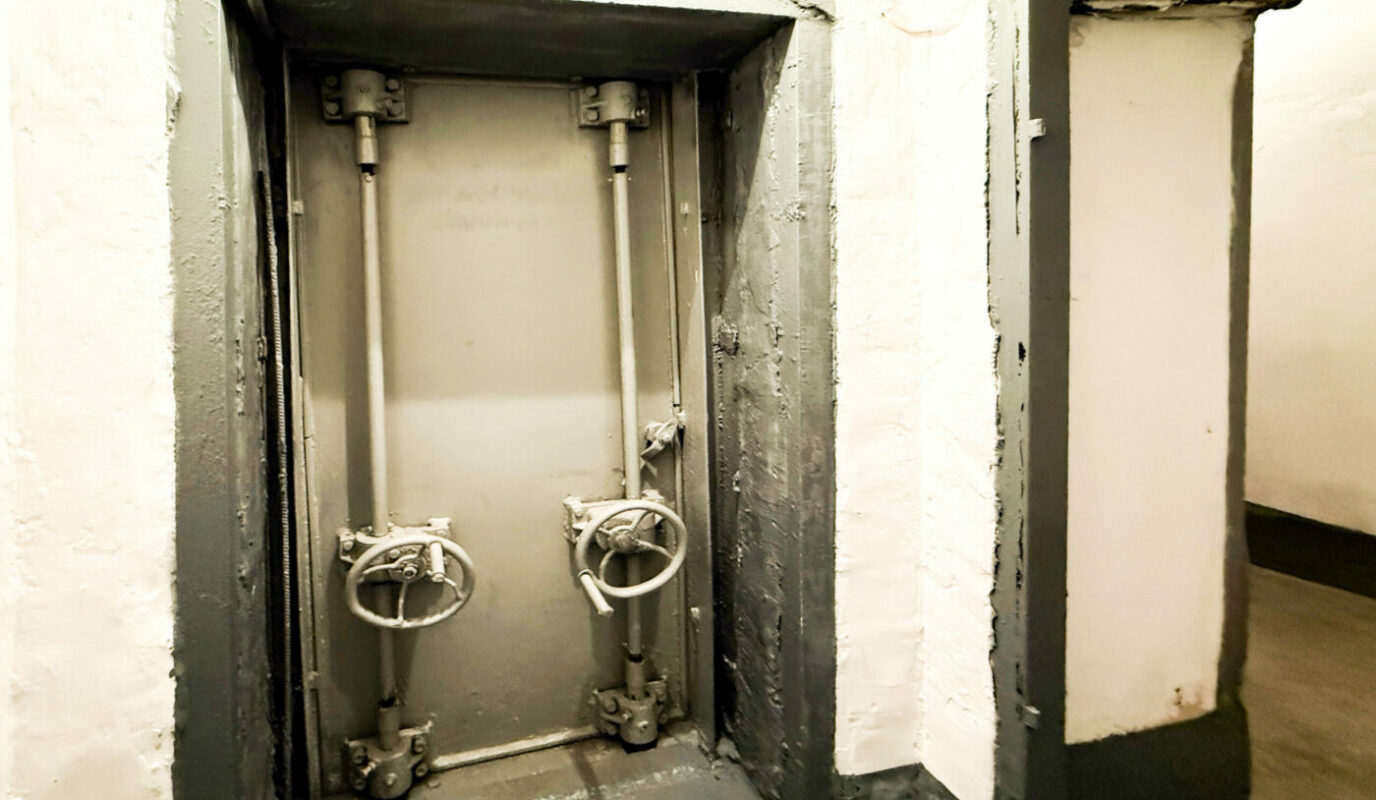 Среди богатых россиян вырос спрос на ядерные бункеры