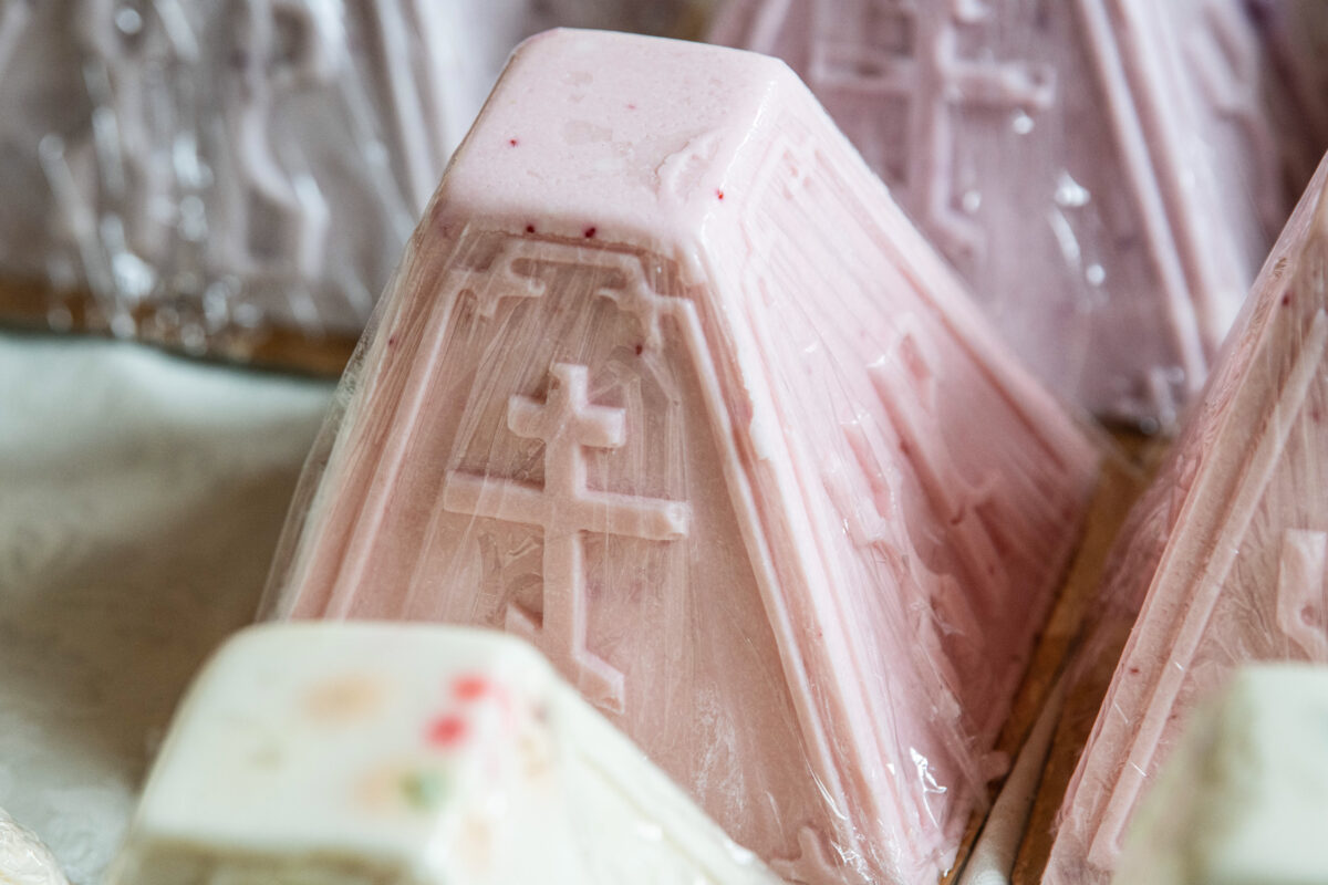 Пасха из творога для праздничной трапезы: прочная, нежная и сочная