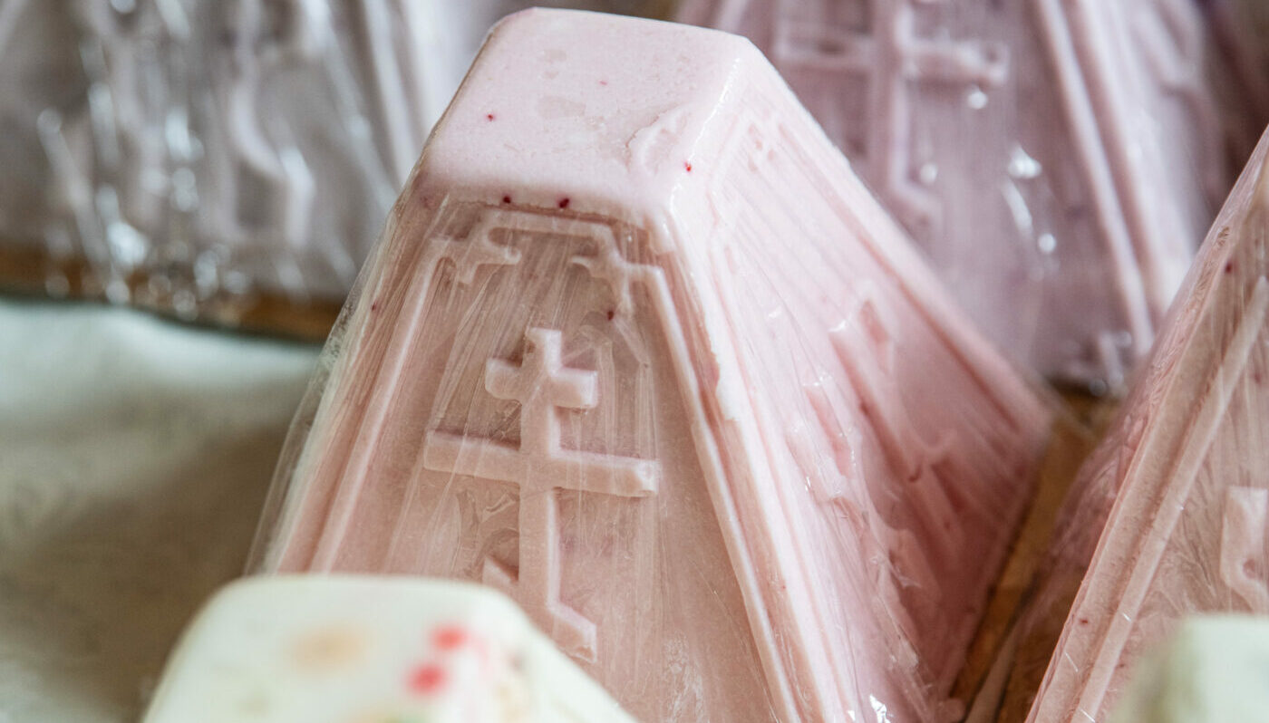 Пасха из творога для праздничной трапезы: прочная, нежная и сочная