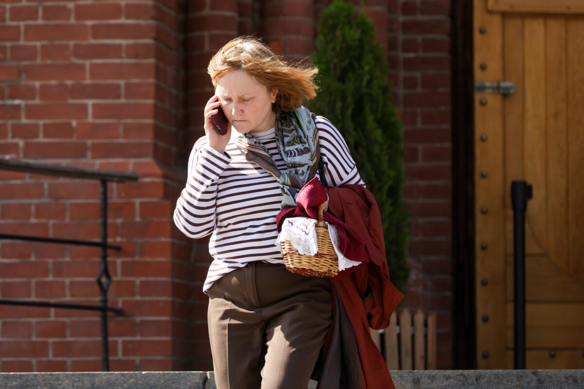 Россиян призвали отказаться от рассылки картинок и гифок на Пасху