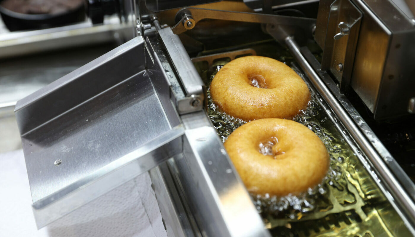 Пышки без лишнего жира: секреты идеальных пончиков во фритюре