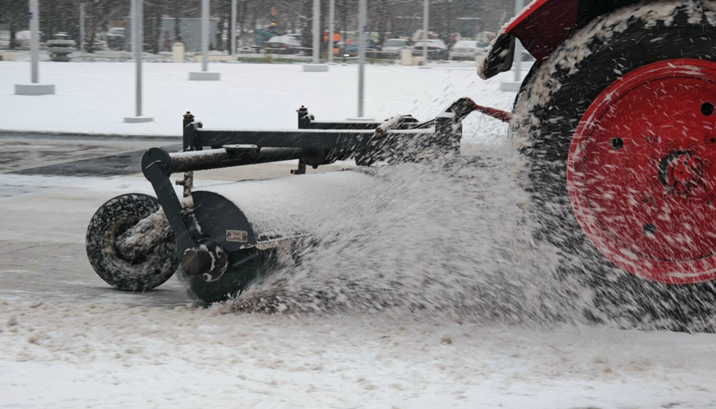 На улицы Вологды вывели дополнительную технику