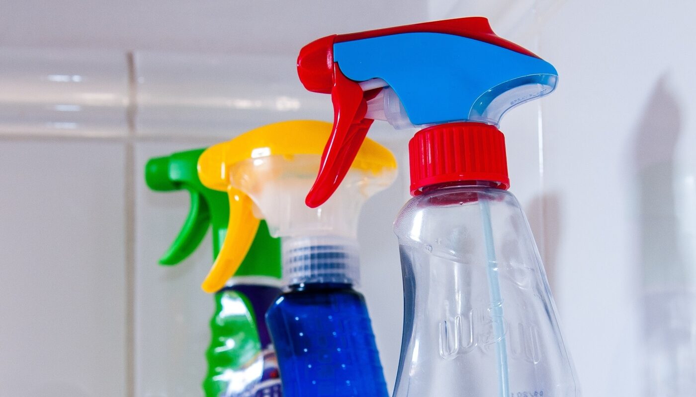 Вместо дорогой химии достаю аптечку: копеечные препараты из аптеки для уборки в доме