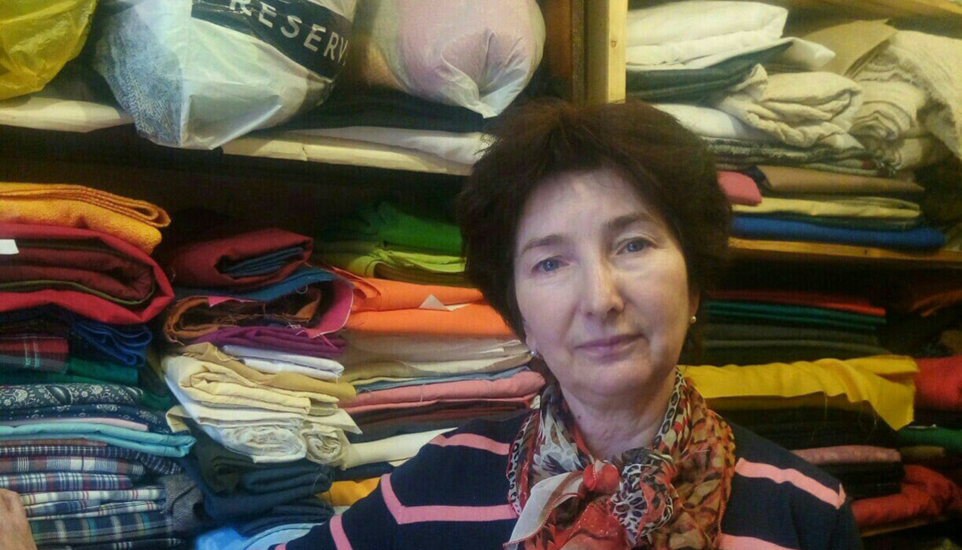 Сергей Жестянников наградил работницу Вологодского ТЮЗа