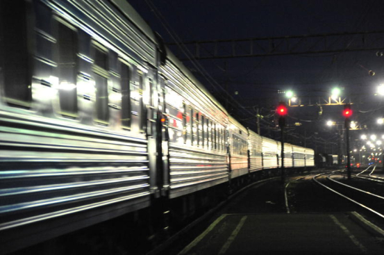 Машина врезалась в поезд в Бабаевском округе