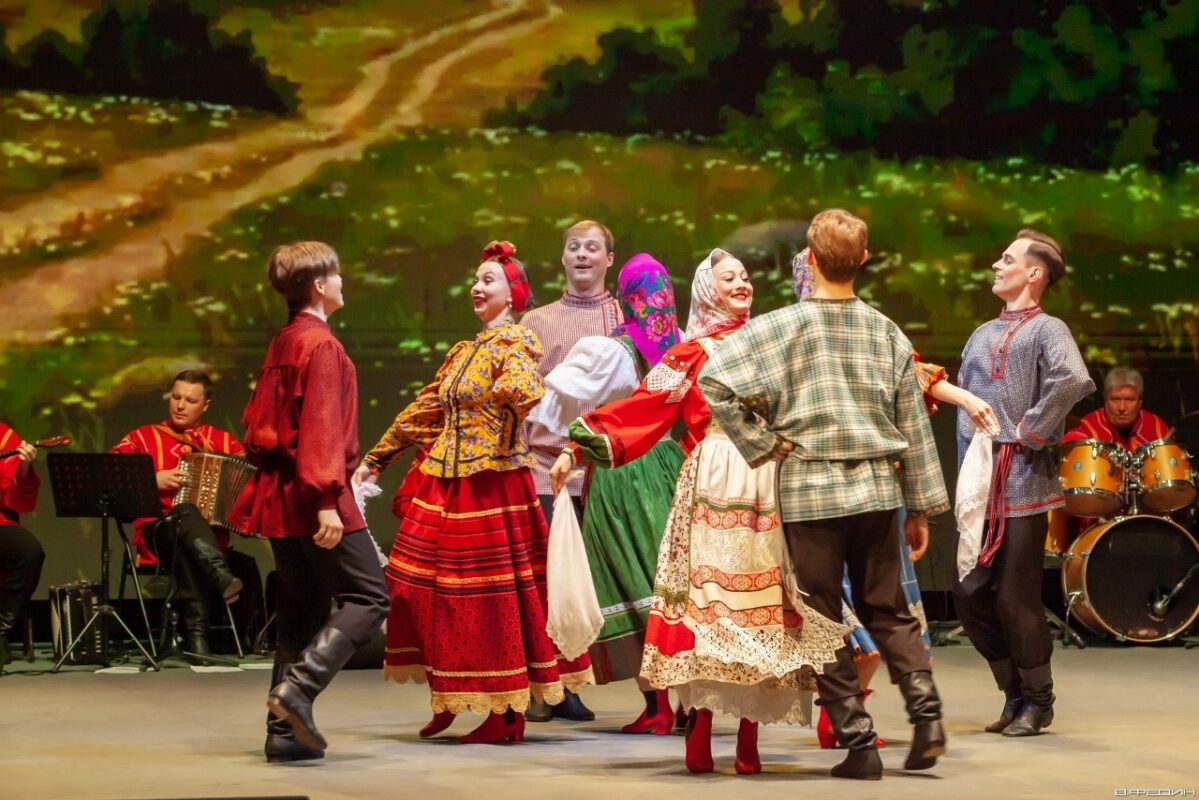 Вихрь музыки, песни и танца: ансамбль «Русь» выступит в Вологде