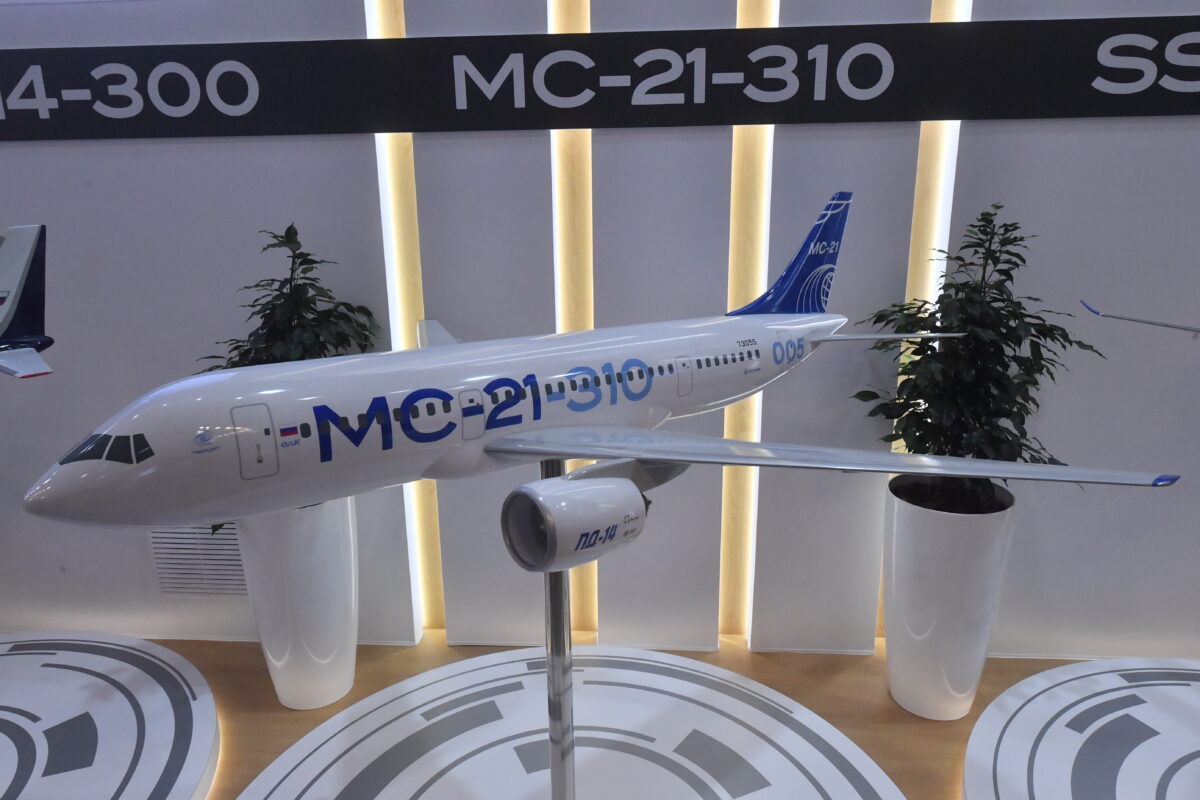 Вся надежда на Boeing и Airbus? “Ростех” объявил об очередном переносе начала производства самолета МС-21