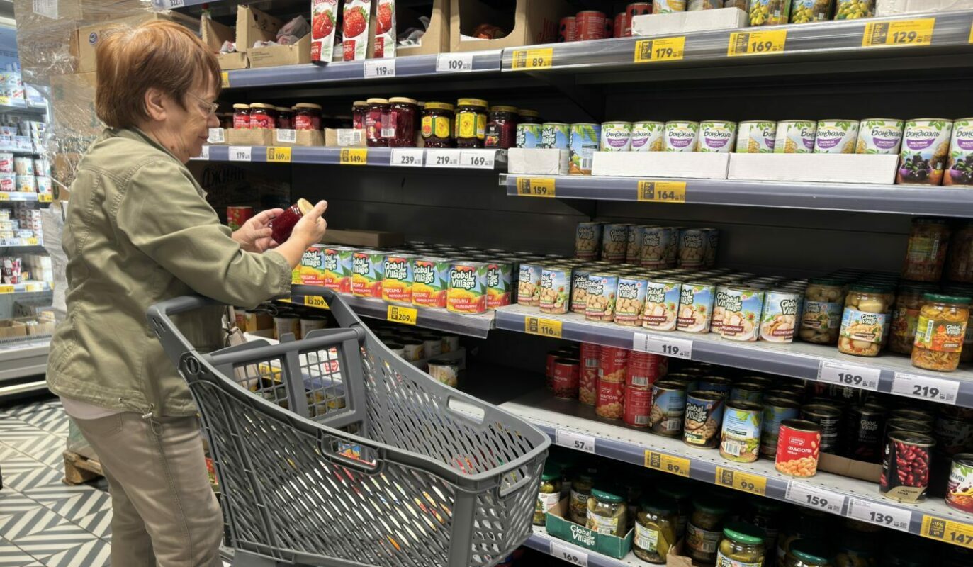 В России набирает обороты “черный рынок” продуктов с истекшим сроком годности