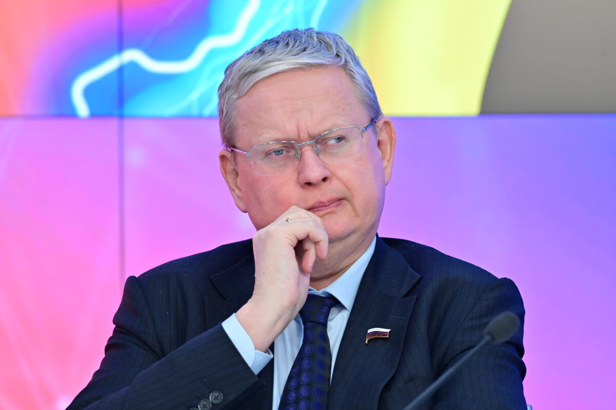 Обесценятся сами: Михаил Делягин назвал главную опасность для вкладов россиян в банках