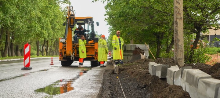 В Вологде начался ремонт одной из самых длинных улиц города