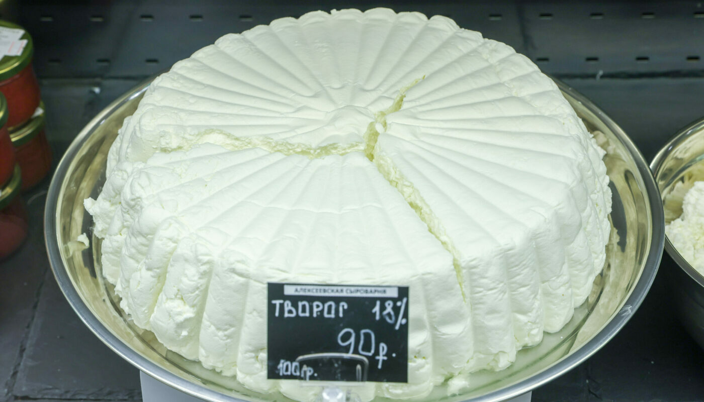 Творог на блюде