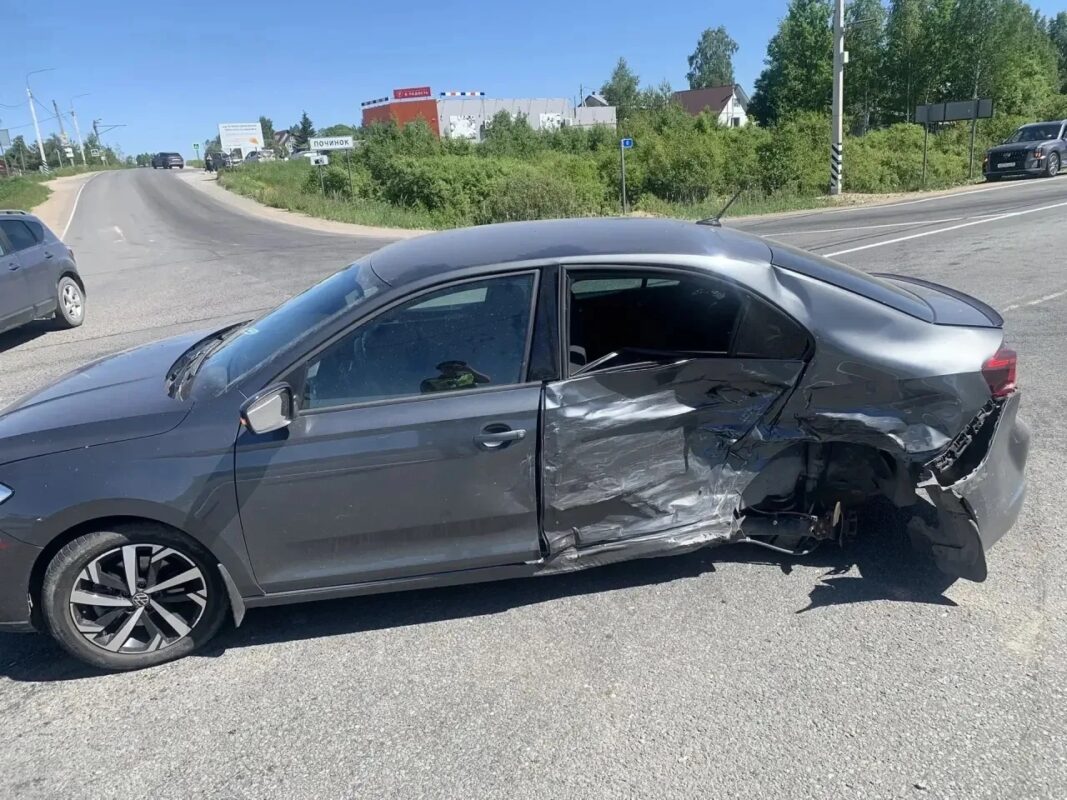 Под Череповцом в аварии пострадали шесть человек