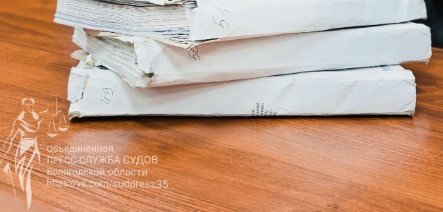 Череповчанин подмешивал отцу кал в сахар и обливал холодной водой