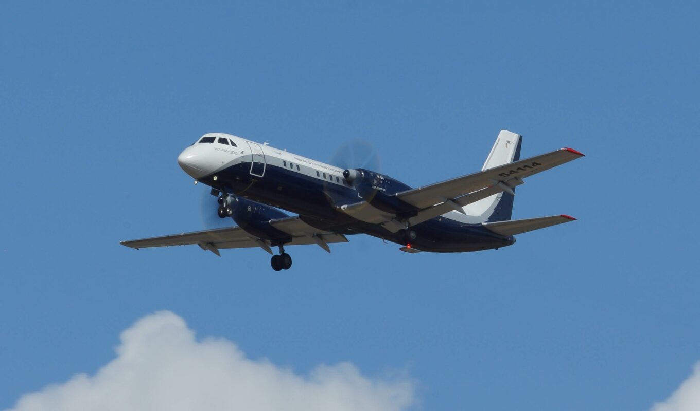 самолет Ил-114-300