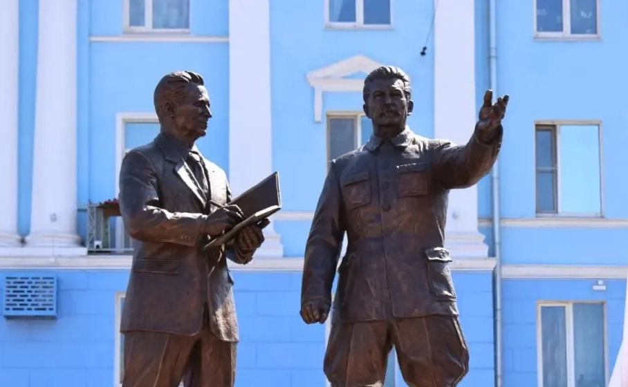 В Череповце открыли памятник Сталину и Бардину