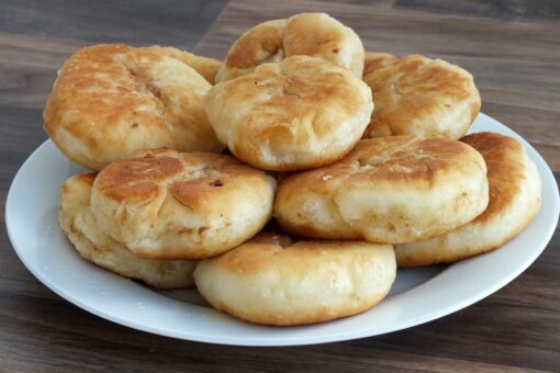 Колбаса в кефирном кляре: на вкус, как беляши или сосиски в тесте
