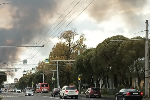 В Вологде горит старинный дом