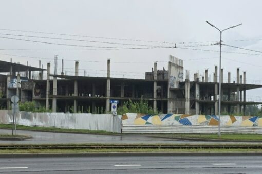 В Череповце опять не смогли продать недострой в центре города