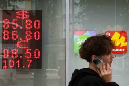 Стоит ли ждать в октябре курс доллара по 90 рублей. Прогнозы экспертов
